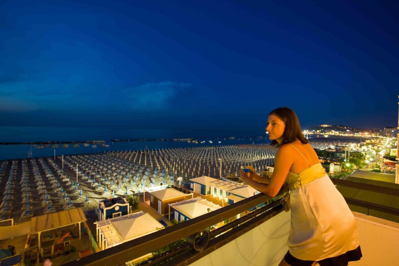 Hotel Negresco Cattolica Kültér fotó