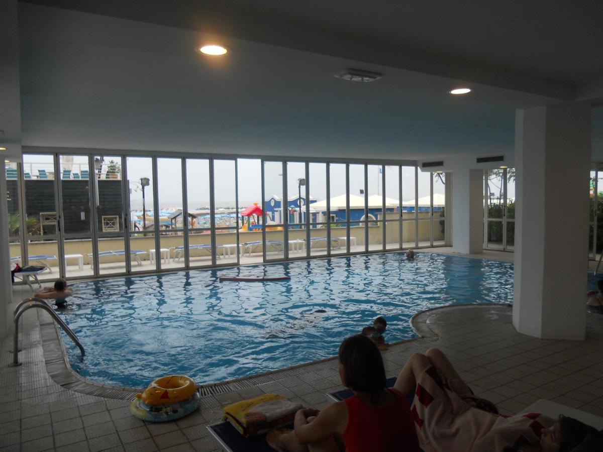 Hotel Negresco Cattolica Kültér fotó