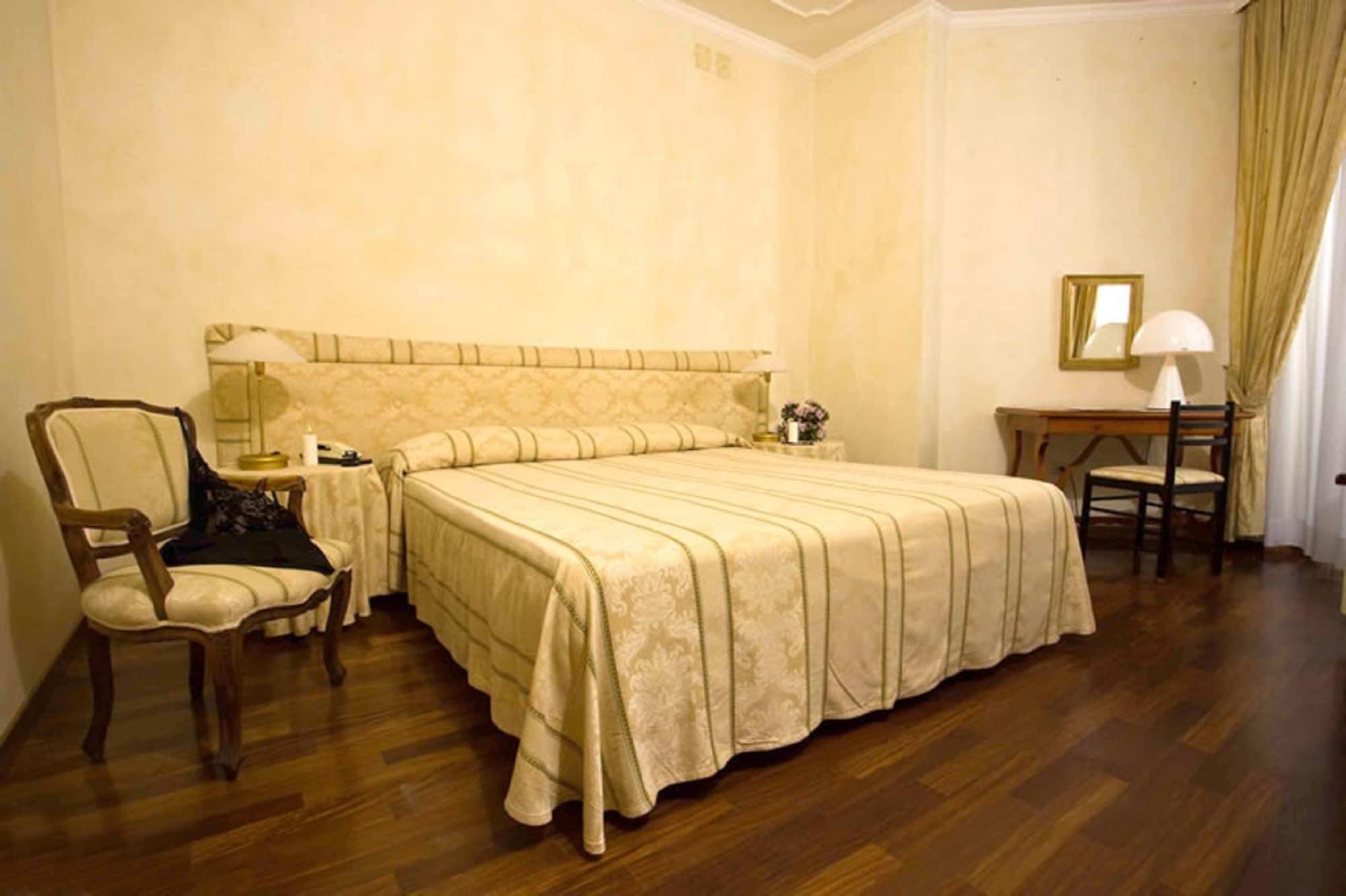 Hotel Negresco Cattolica Kültér fotó