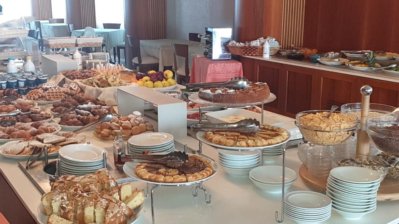 Hotel Negresco Cattolica Kültér fotó