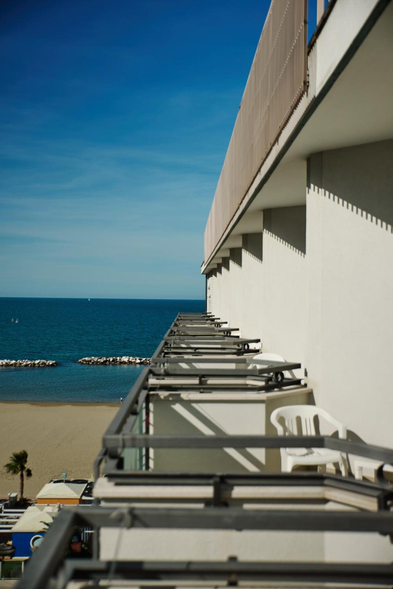 Hotel Negresco Cattolica Kültér fotó