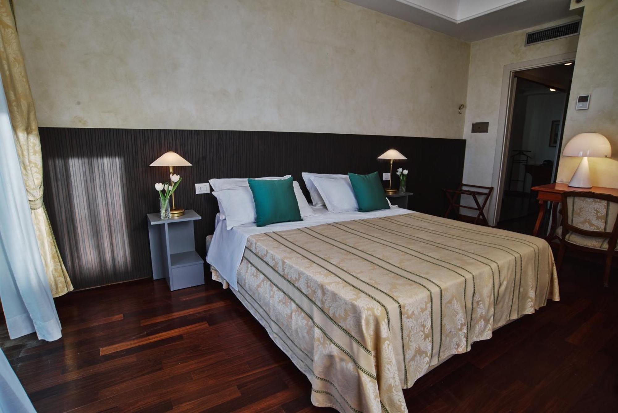 Hotel Negresco Cattolica Kültér fotó