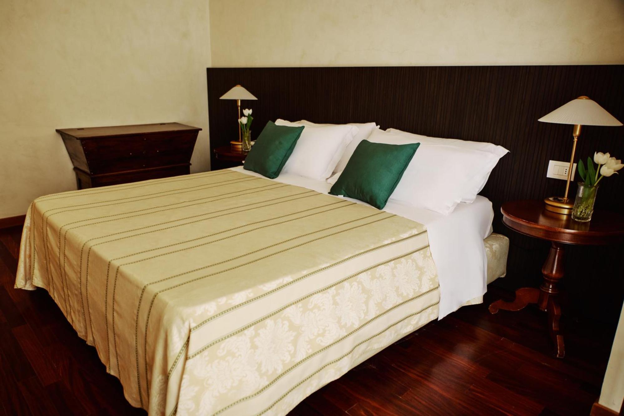 Hotel Negresco Cattolica Kültér fotó