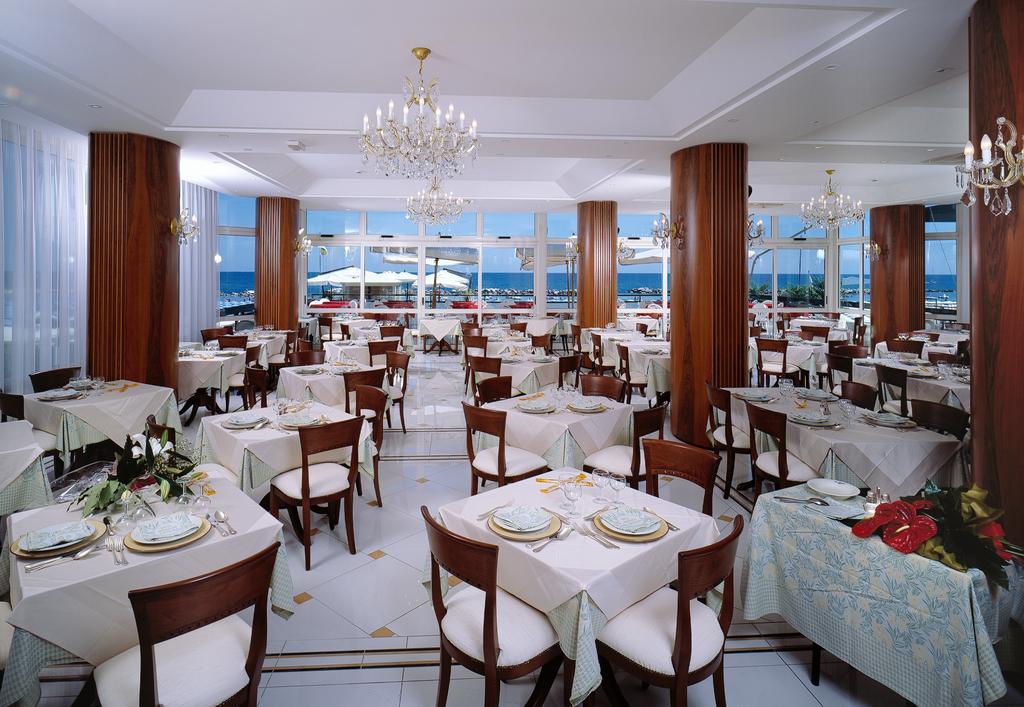 Hotel Negresco Cattolica Kültér fotó