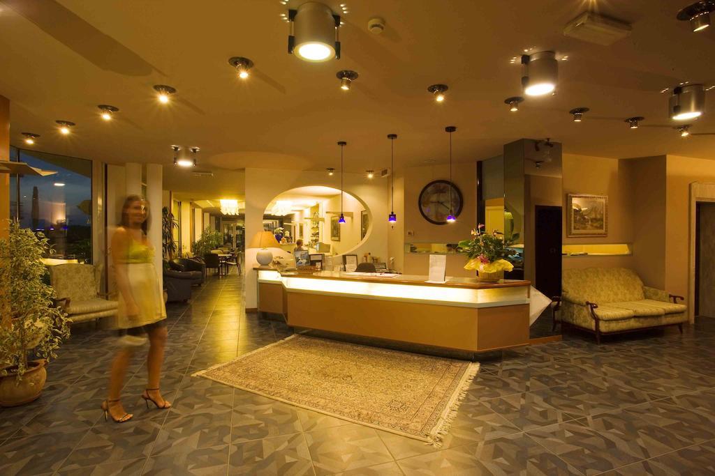 Hotel Negresco Cattolica Kültér fotó