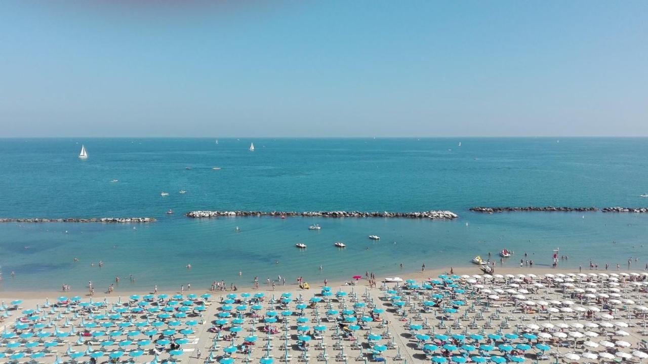 Hotel Negresco Cattolica Kültér fotó