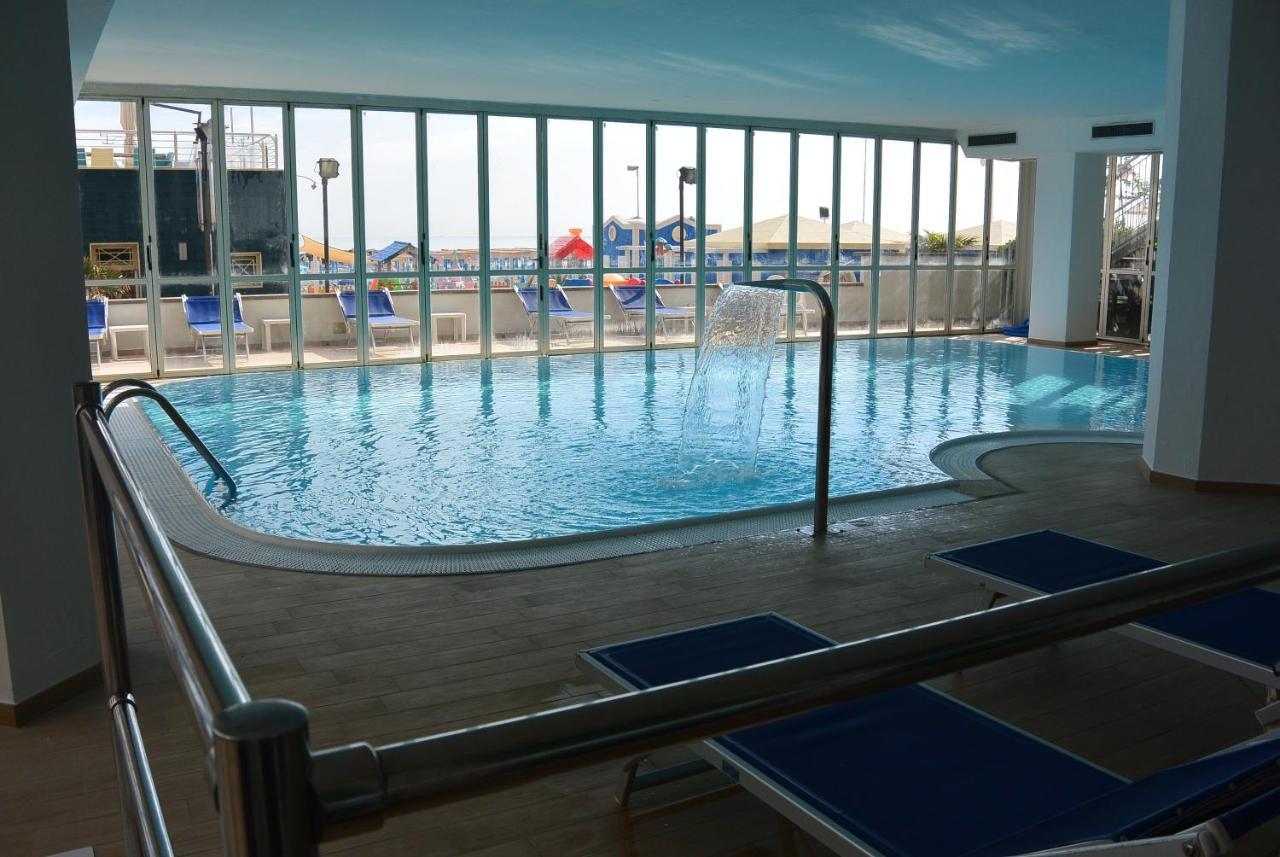 Hotel Negresco Cattolica Kültér fotó