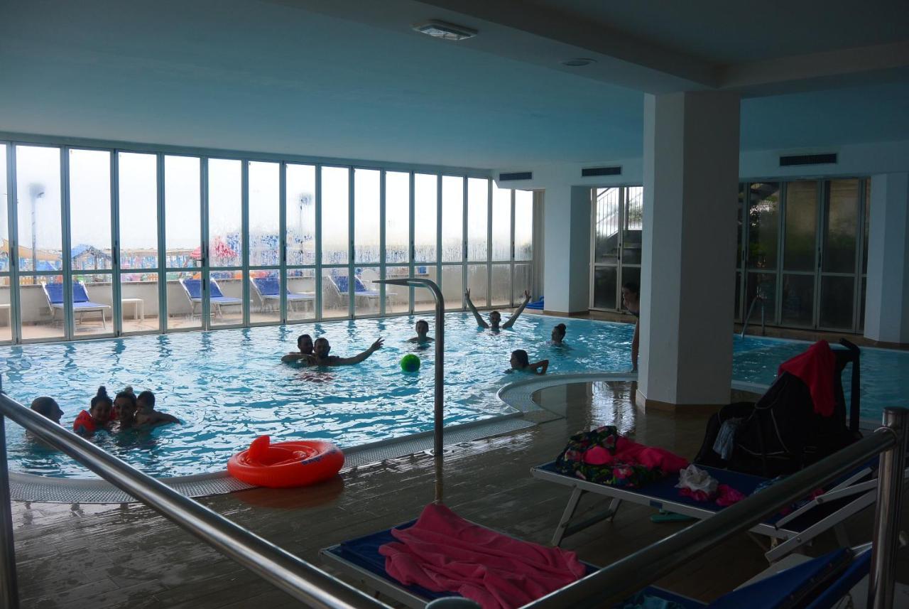 Hotel Negresco Cattolica Kültér fotó