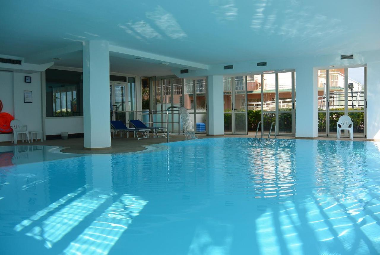 Hotel Negresco Cattolica Kültér fotó